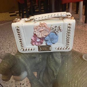 Beautiful had bag ready for use